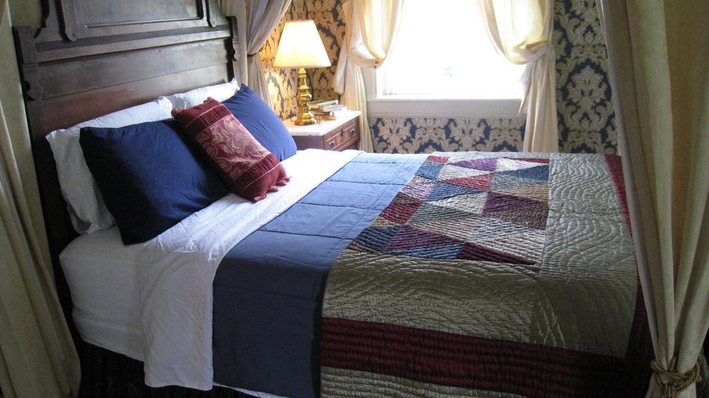 Allegheny Street Bed & Breakfast Hollidaysburg Room photo